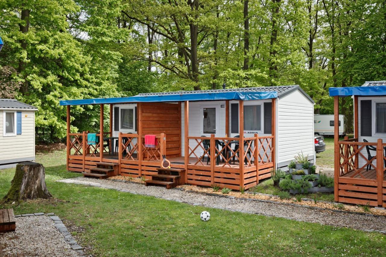 Отель Knaus Campingpark Nurnberg Экстерьер фото
